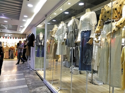 老牌服装专业市场转型自救 电商与设计双轮驱动，能否破局突围？